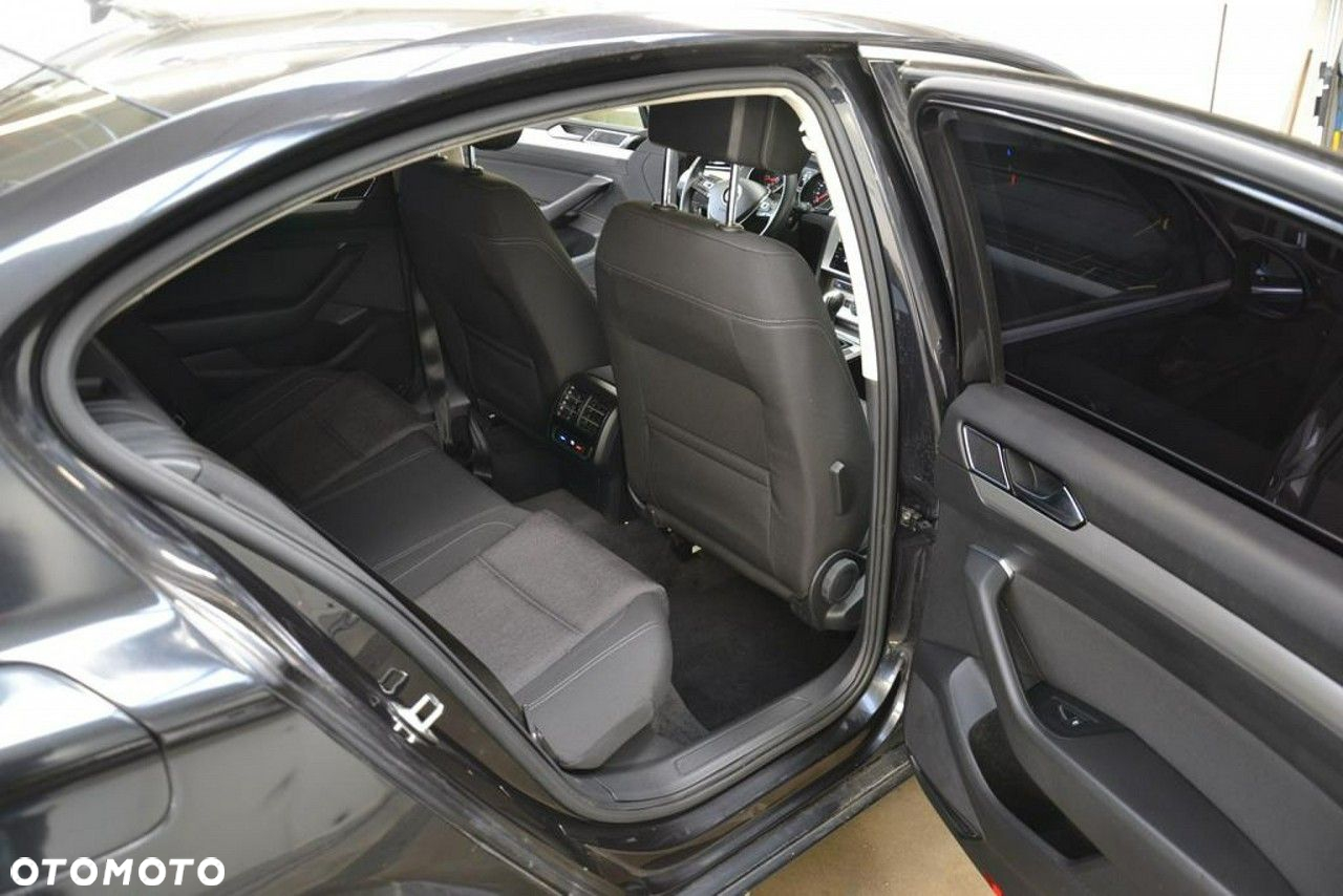 Volkswagen Passat - 15