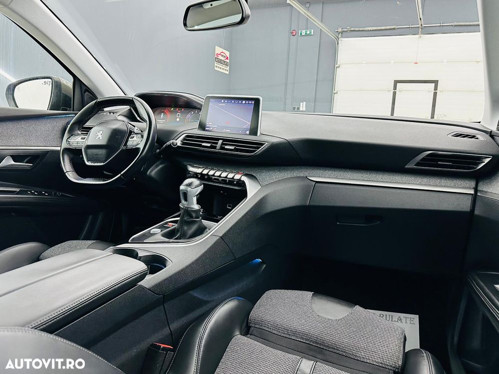 Peugeot 5008 PureTech 130 Stop & Start Allure Business-Paket - 24