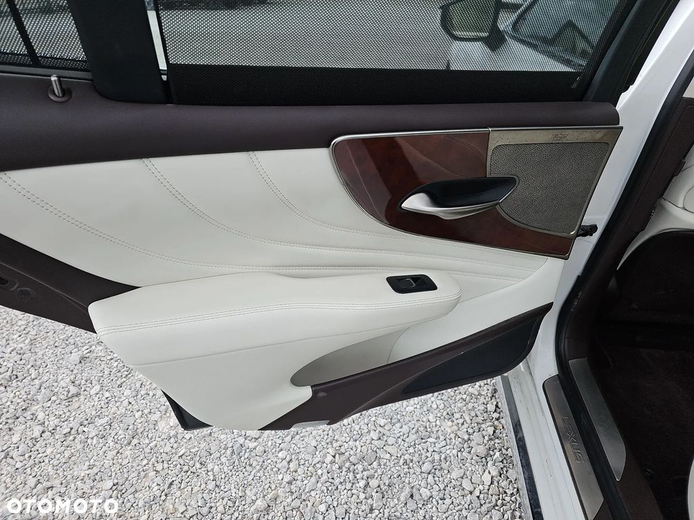 Lexus LS 500 Omotenashi AWD - 25