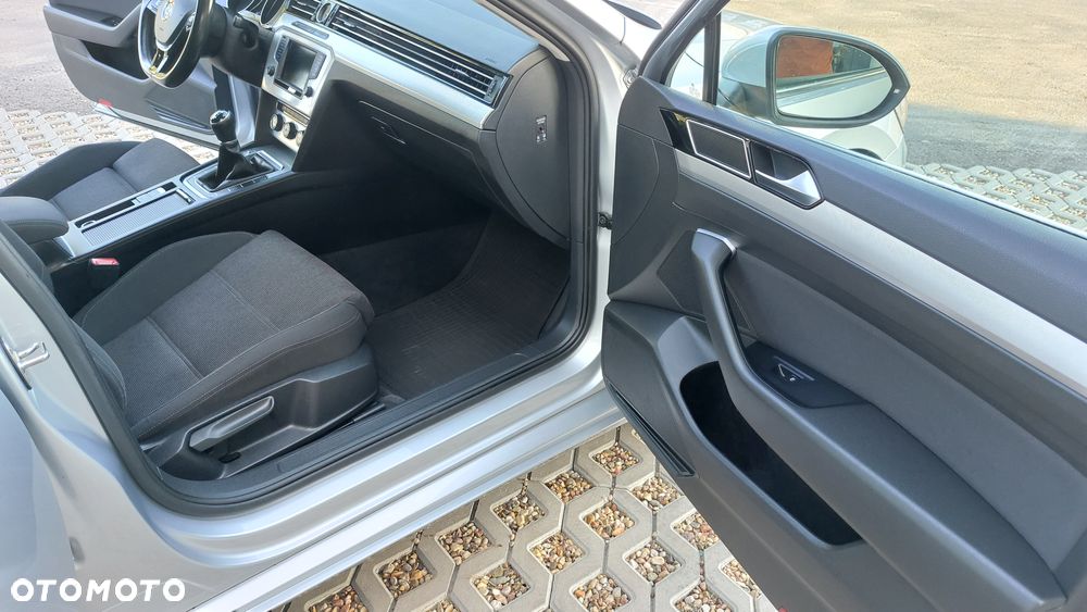 Volkswagen Passat - 26