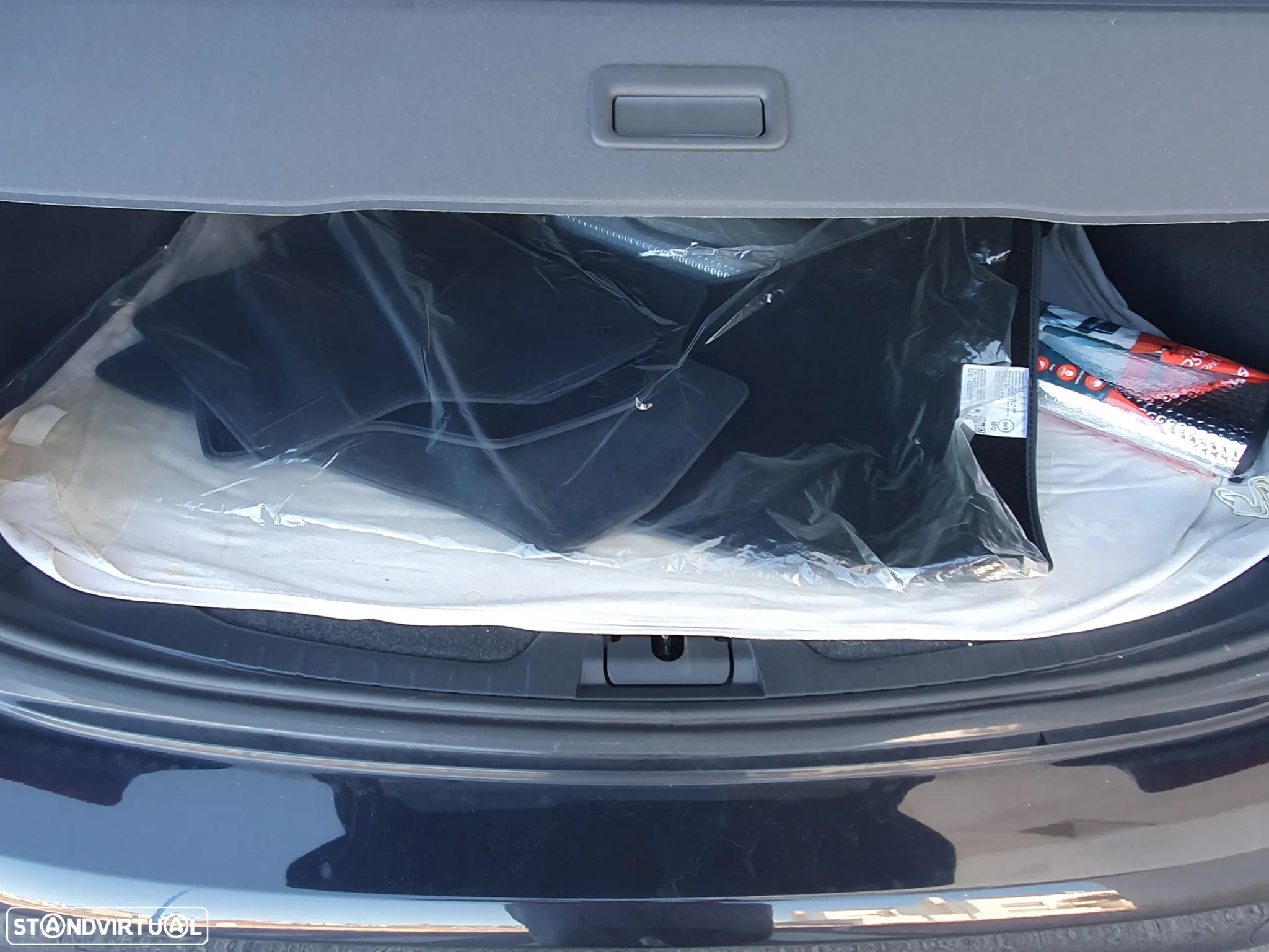 Volvo V60 2.0 D4 R-Design Start/Stop - 31