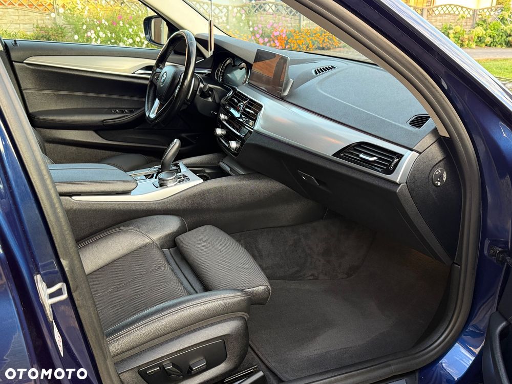 BMW Seria 5 525d Sport Line - 21