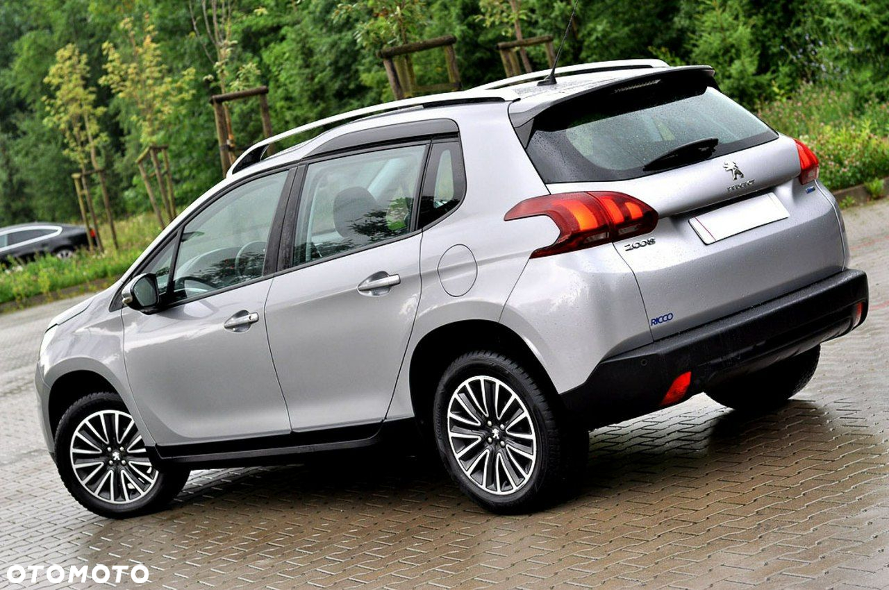 Peugeot 2008 1.2 Pure Tech Allure S&S - 5