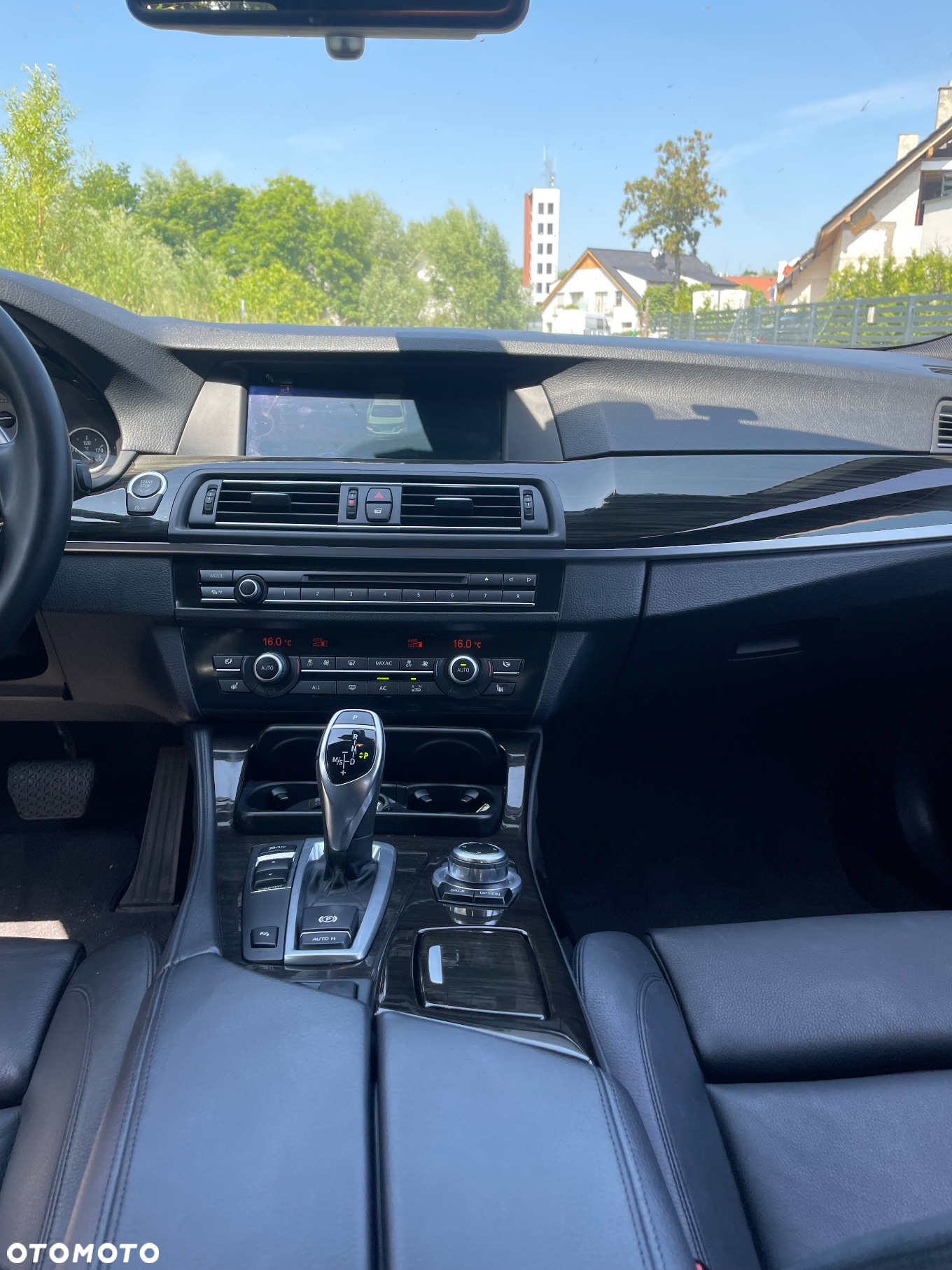 BMW Seria 5 528i Sport-Aut - 24