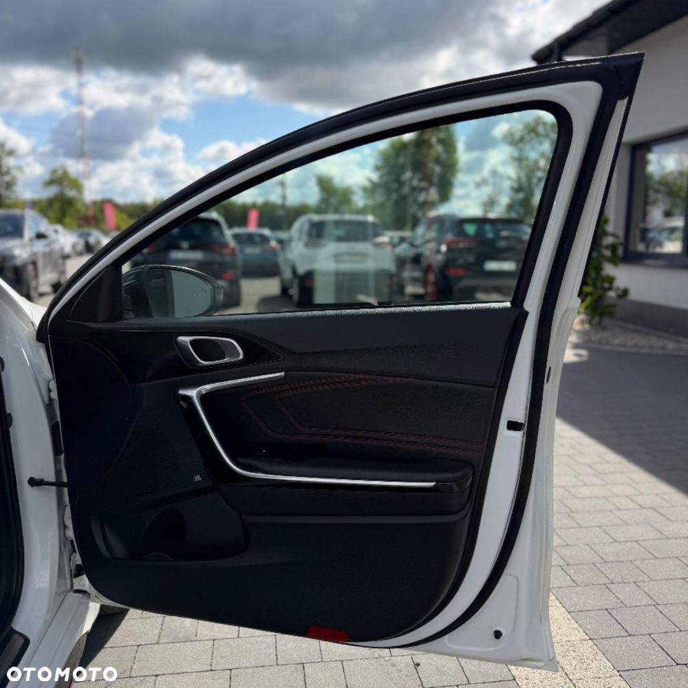 Kia ProCeed 1.6 T-GDI GT DCT - 31