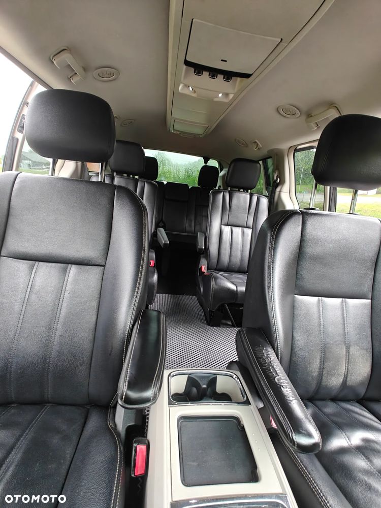 Chrysler Town & Country 3.6 Limited - 13