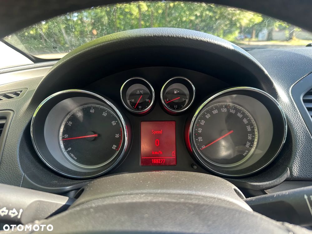 Opel Insignia 1.8 - 2
