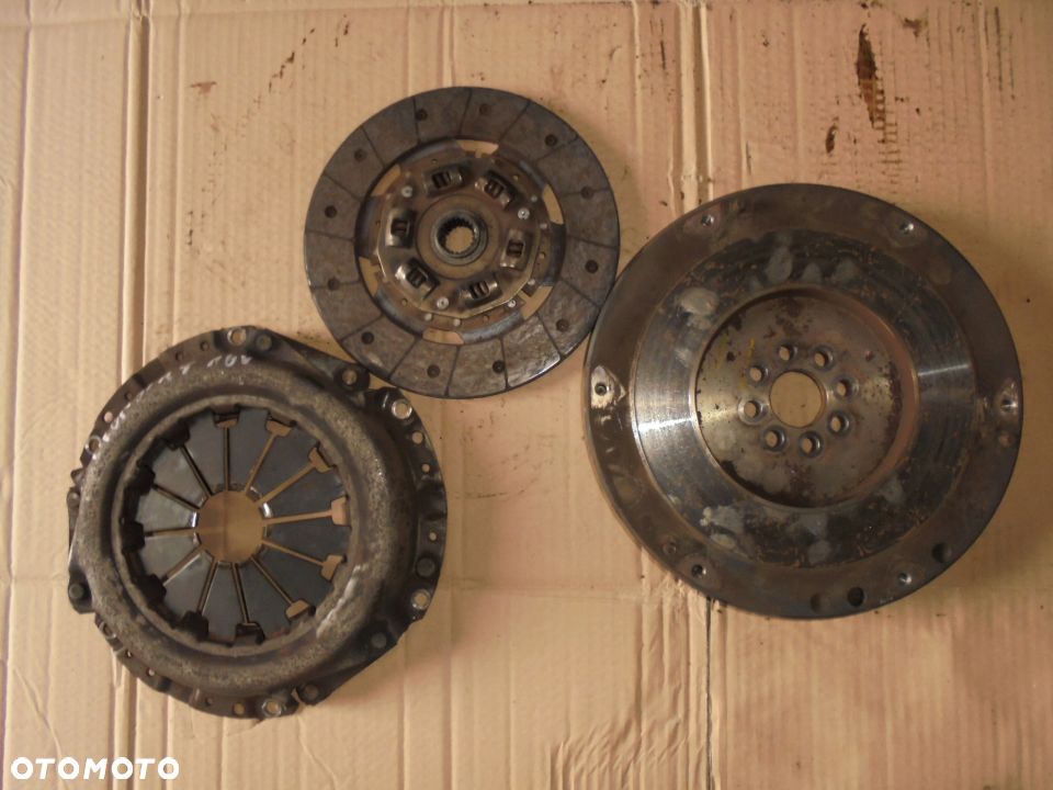 SPRZEGLO TARCZA DOCISK AVENSIS T22 1.8 16V - 1