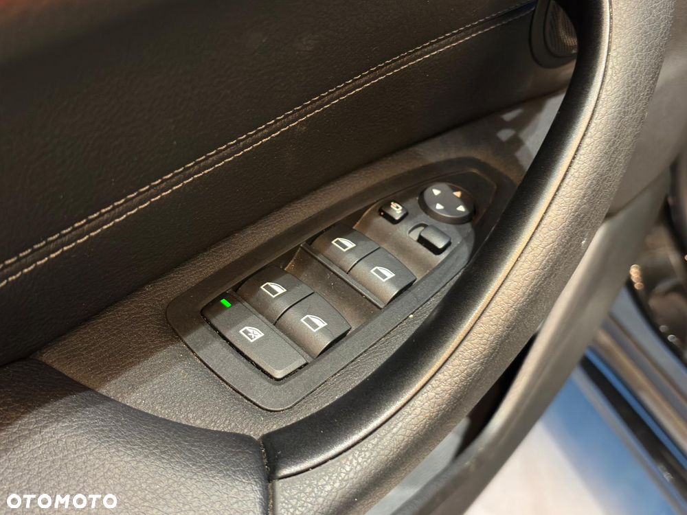 BMW X1 xDrive20i Sport Line sport - 15