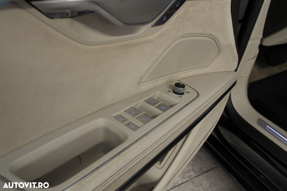 Audi A8 - 12