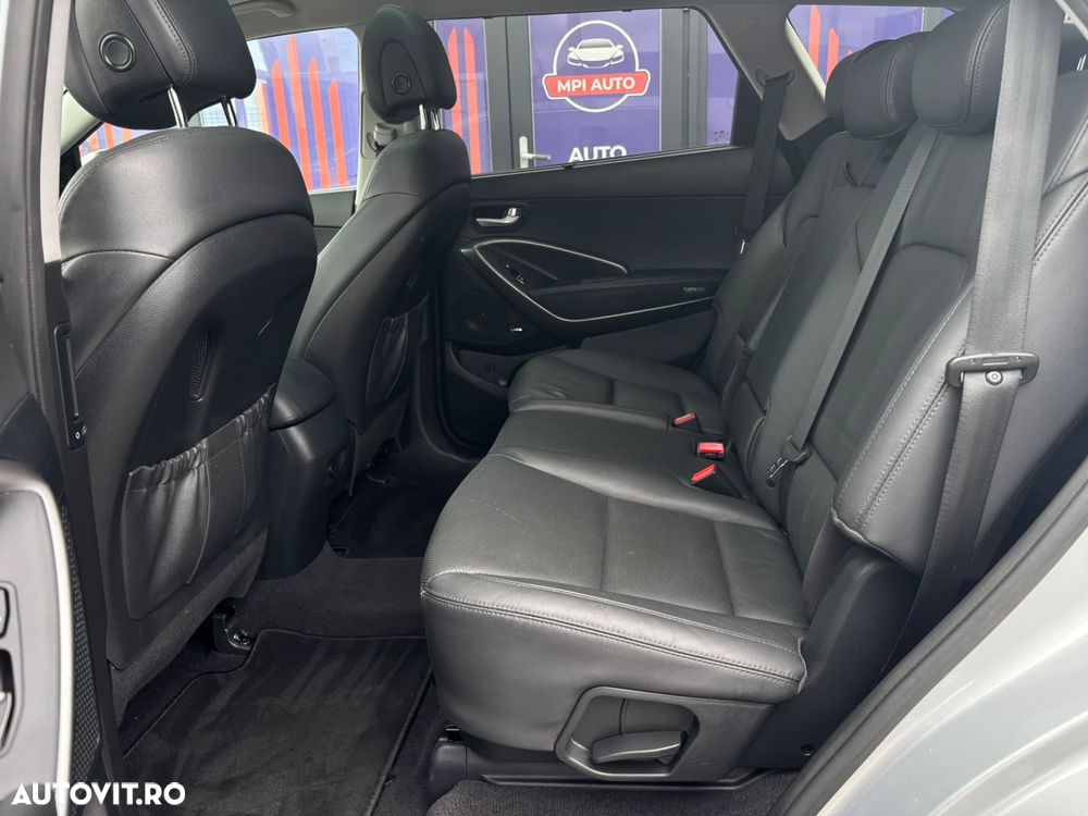 Hyundai Grand Santa Fe - 29
