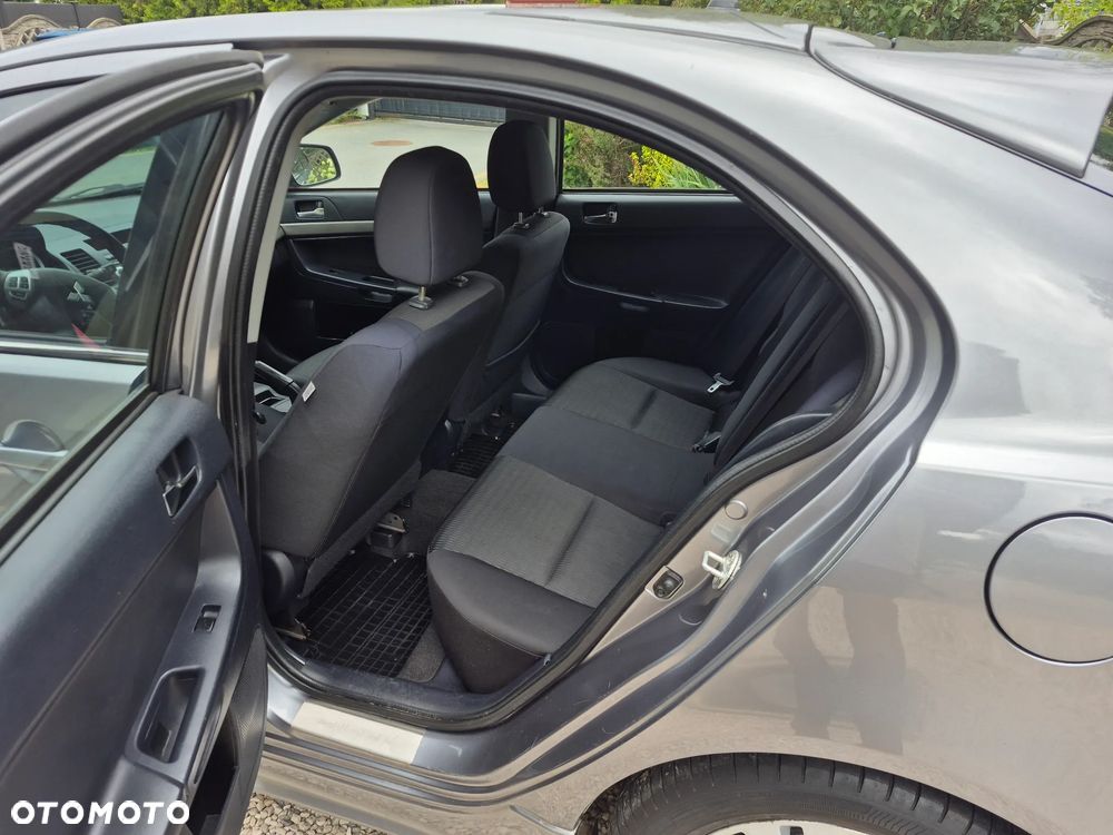 Mitsubishi Lancer 1.6 Inform - 10