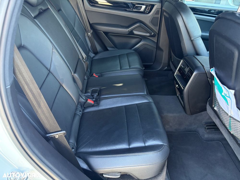 Porsche Cayenne Standard - 9