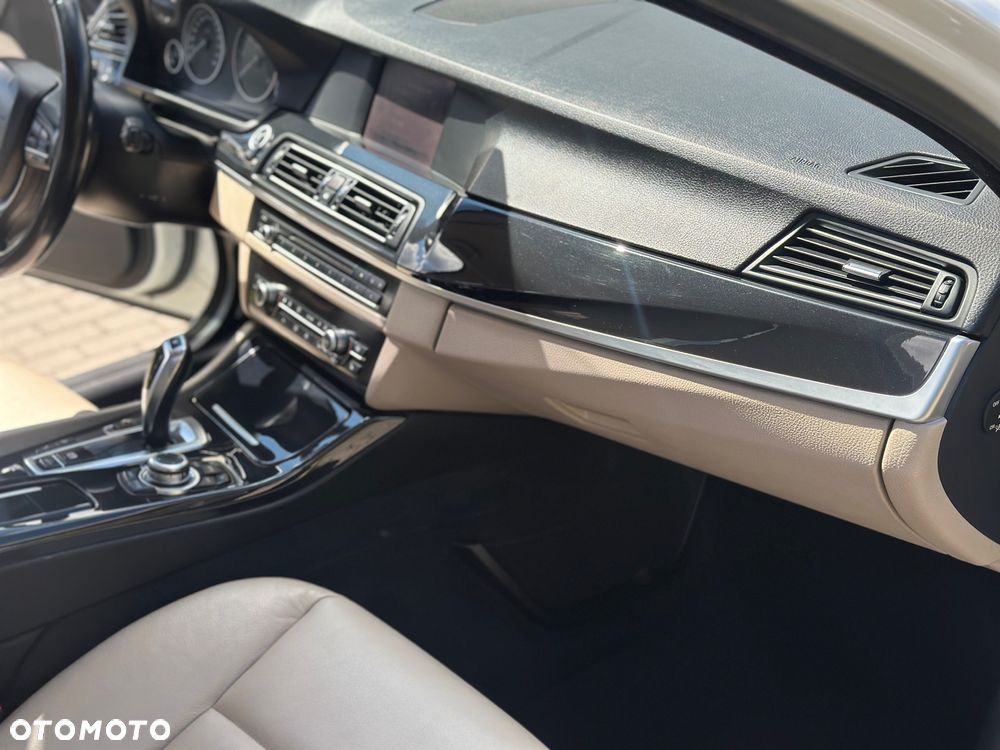 BMW Seria 5 525d xDrive Modern Line - 34