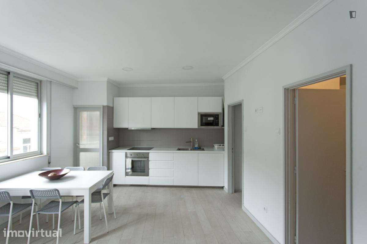 Apartamento com 4 quartos - localizado em Cedofeita Porto - Grande imagem: 2/20