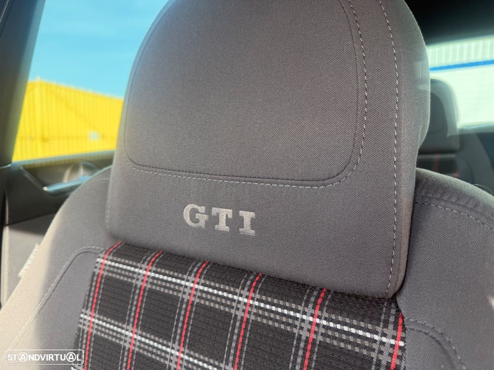 VW Golf 2.0 GTI Edition 35 - 17
