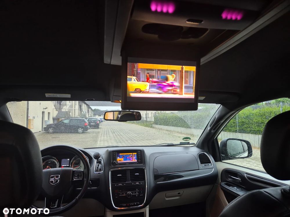 Dodge Grand Caravan - 14