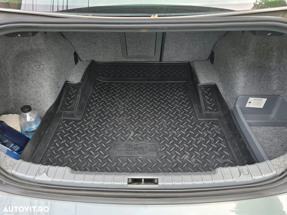 BMW Seria 3 320d DPF Efficient Dynamics Edition - 18