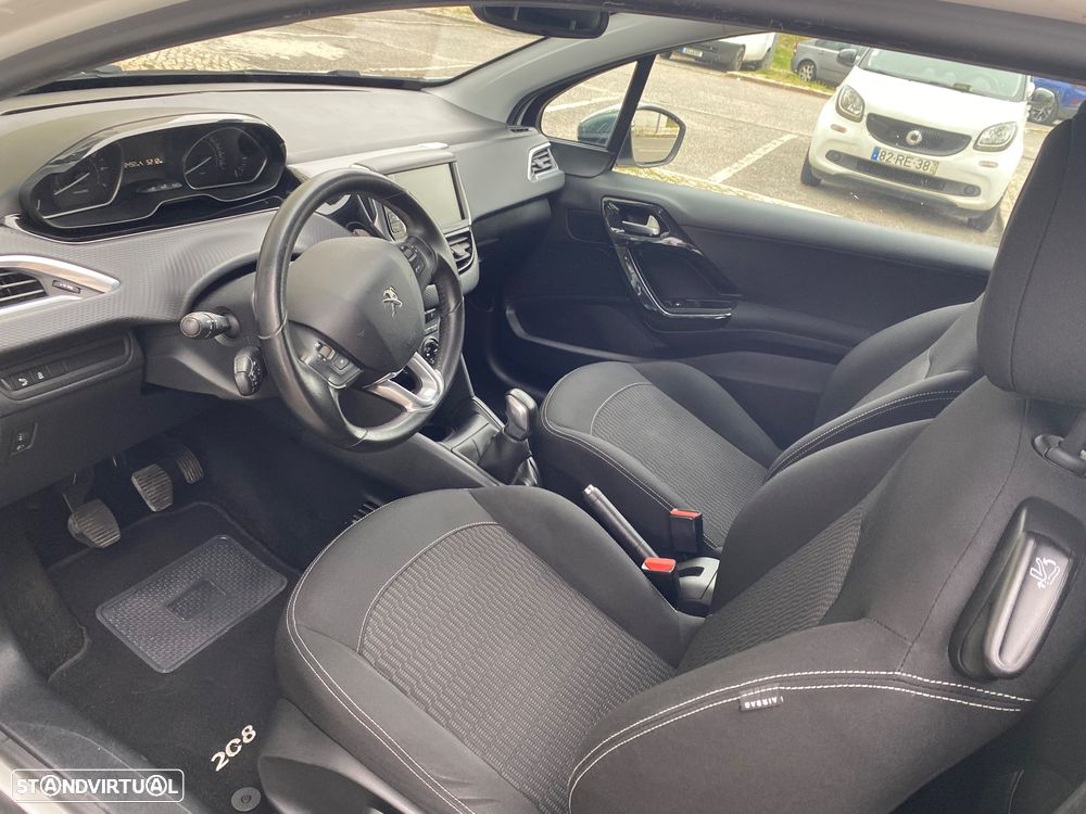 Peugeot 208 1.2 PureTech Style - 6