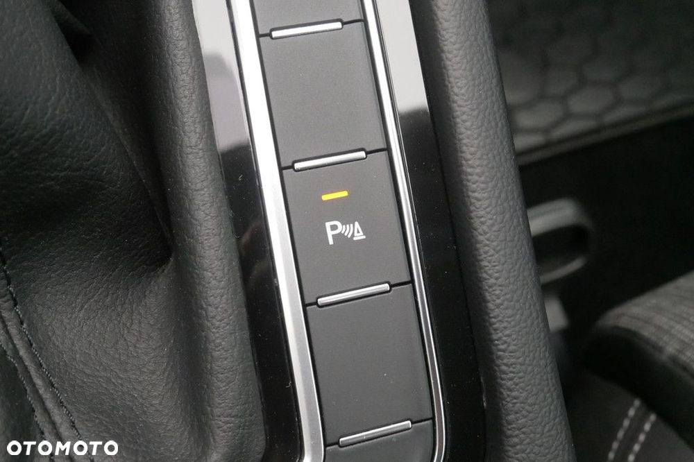 Volkswagen Passat Variant 2.0 TSI Business DSG - 18
