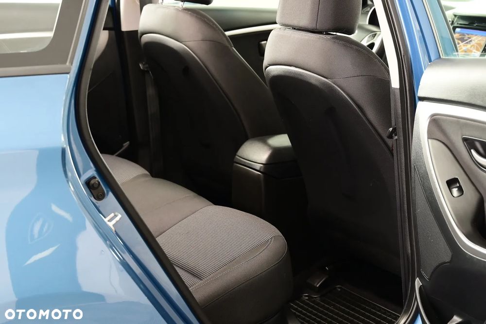 Hyundai i30 blue 1.6 CRDi Trend - 11