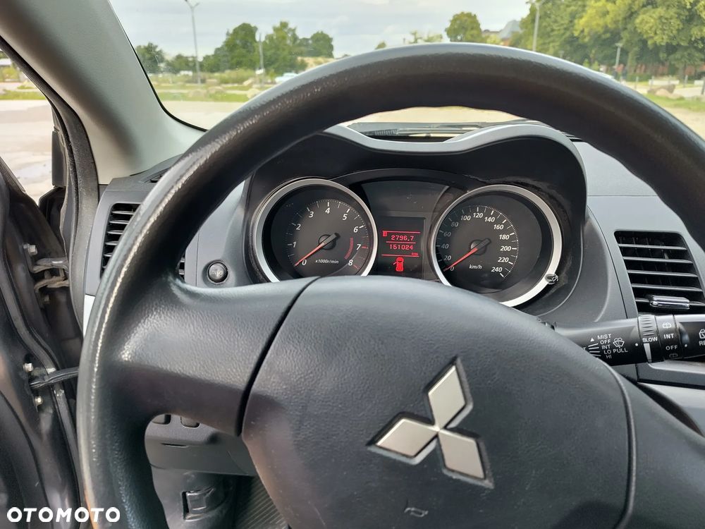 Mitsubishi Lancer 1.6 Inform - 5