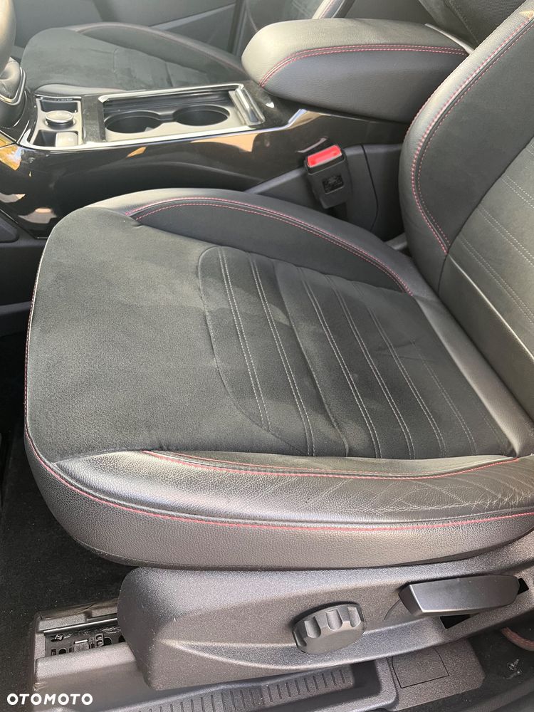 Ford Kuga 1.5 EcoBoost FWD ST-Line X - 12
