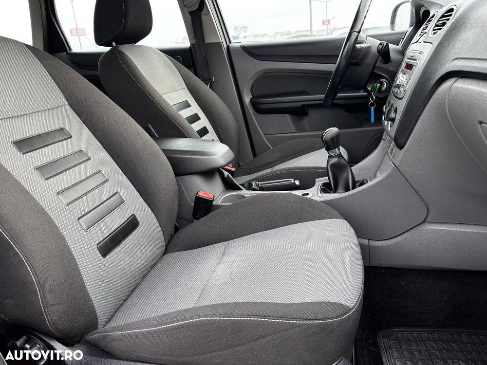 Ford Focus Turnier 1.6 TDCi ECOnetic 88g Start-Stopp-Sy Titanium - 6