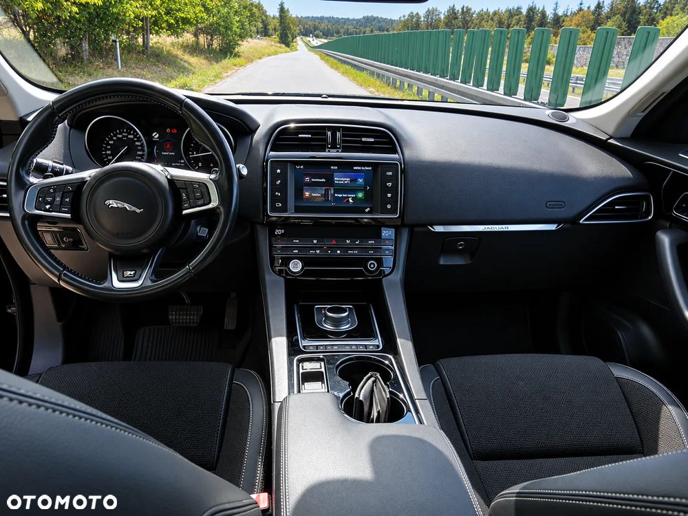 Jaguar F-Pace - 6