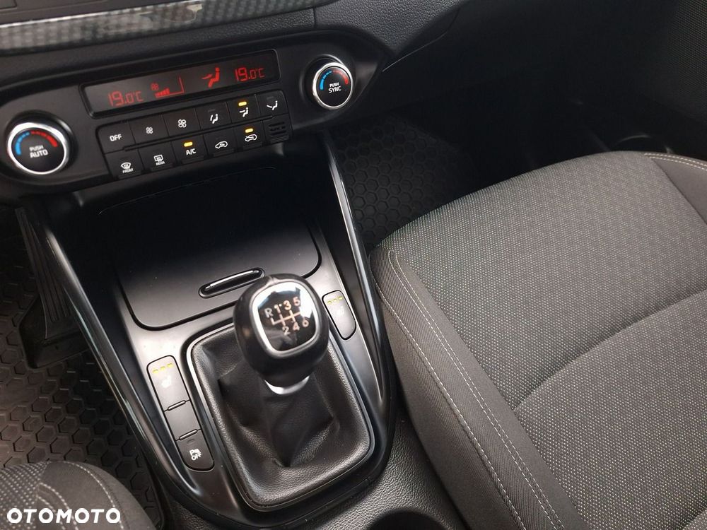 Kia Carens 1.6 GDI L - 21