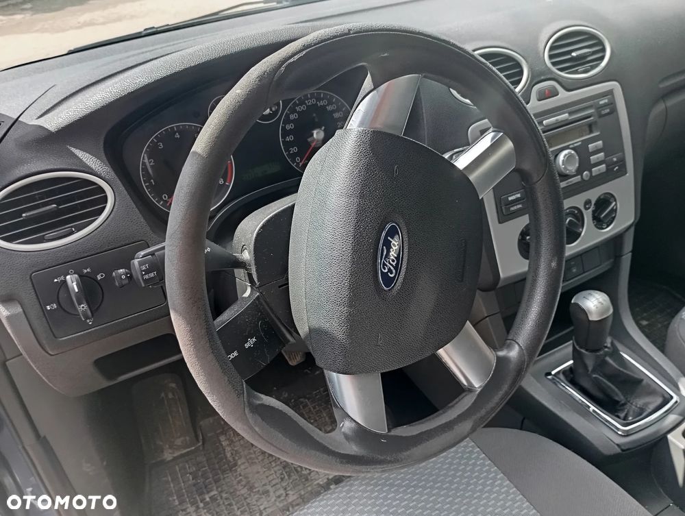 Ford Focus 1.6 Ambiente - 10