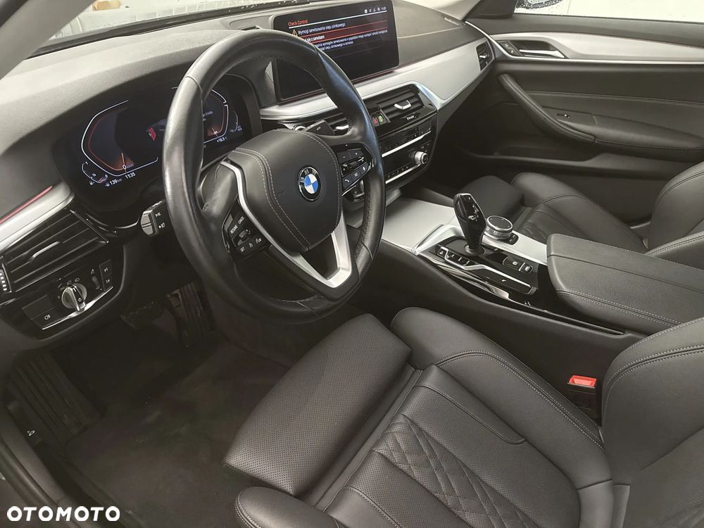BMW Seria 5 520i mHEV - 9