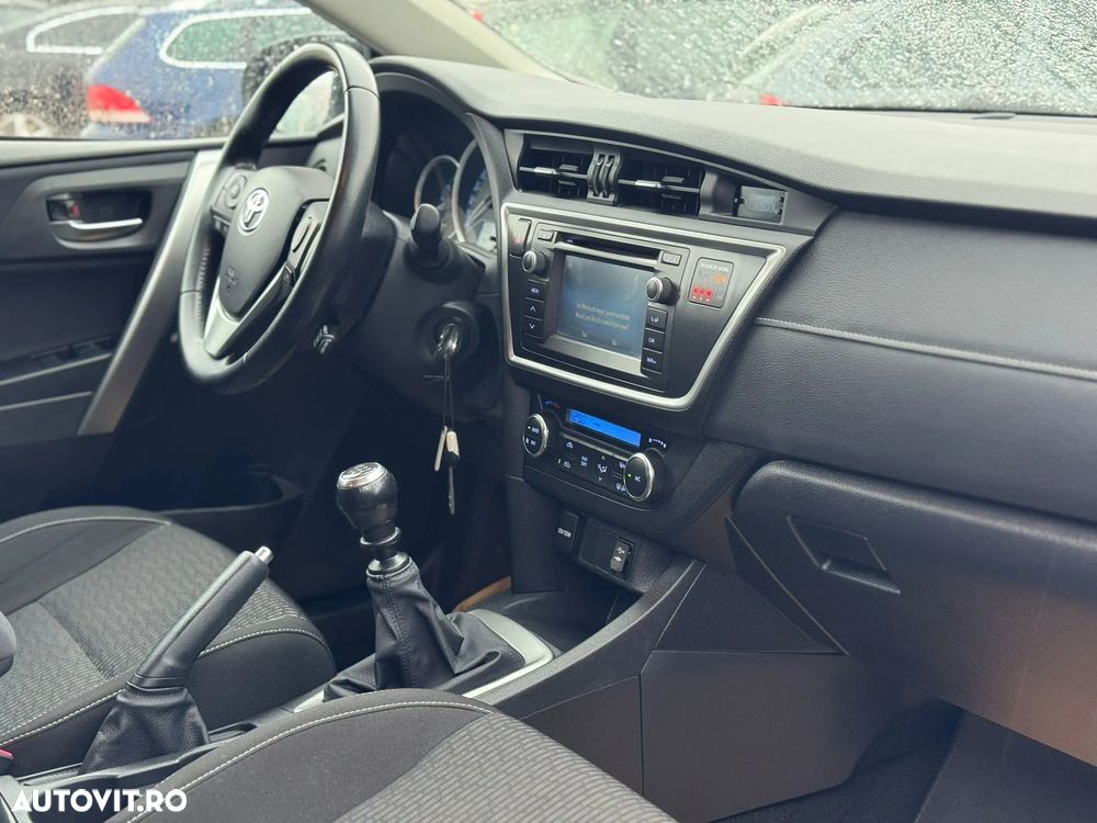 Toyota Auris 1.4 D-4D Touring Sports Comfort - 6
