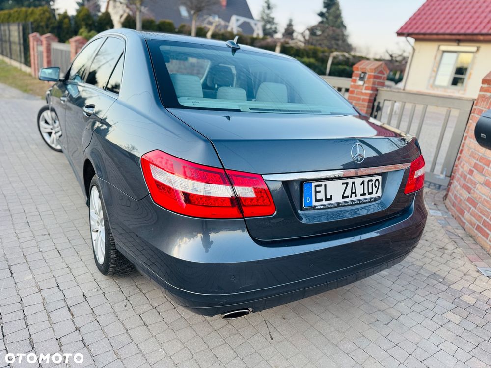 Mercedes-Benz Klasa E 200 BlueEFFICIENCY 7G-TRONIC Elegance - 32