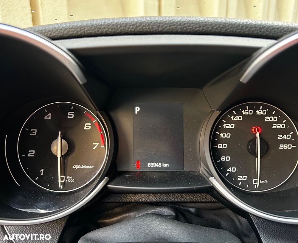 Alfa Romeo Giulia 2.0 Turbo 16V AT8 Business - 8