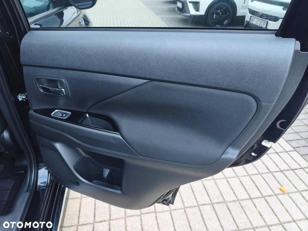 Mitsubishi Outlander 2.4 4WD - 25