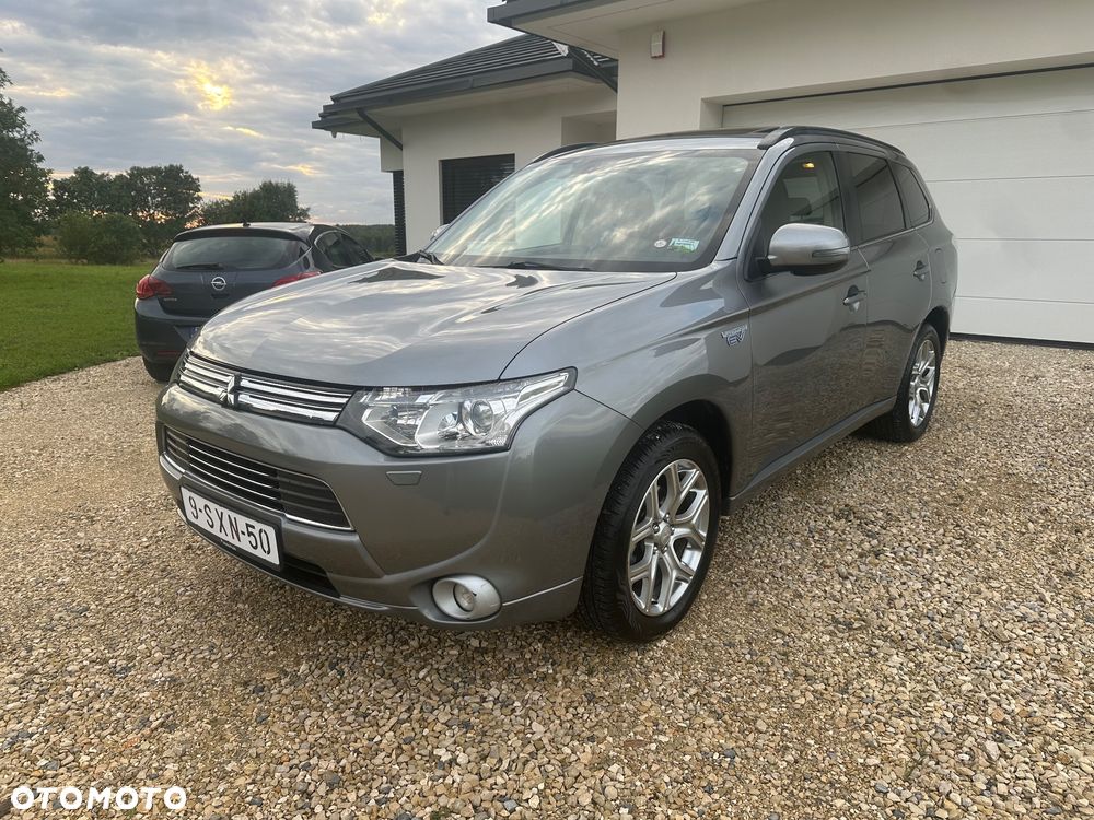 Mitsubishi Outlander Instyle NAVI + - 1