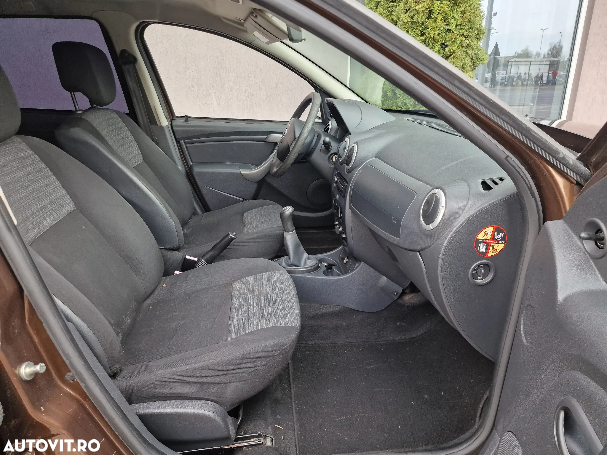 Dacia Duster 1.6 4x2 Laureate - 10