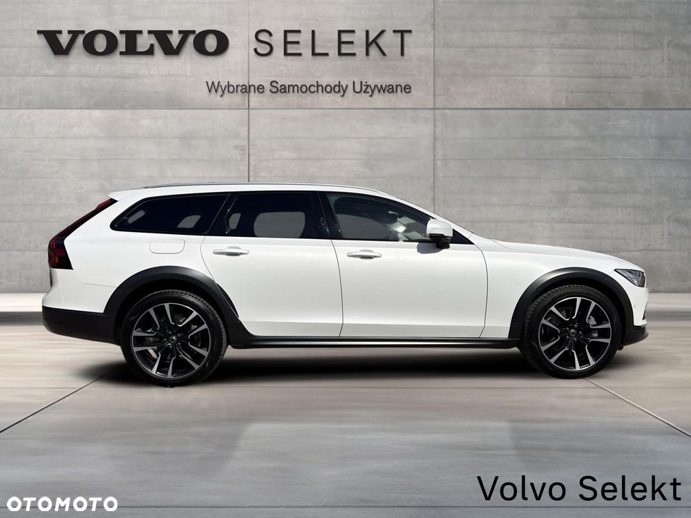 Volvo V90 Cross Country - 10