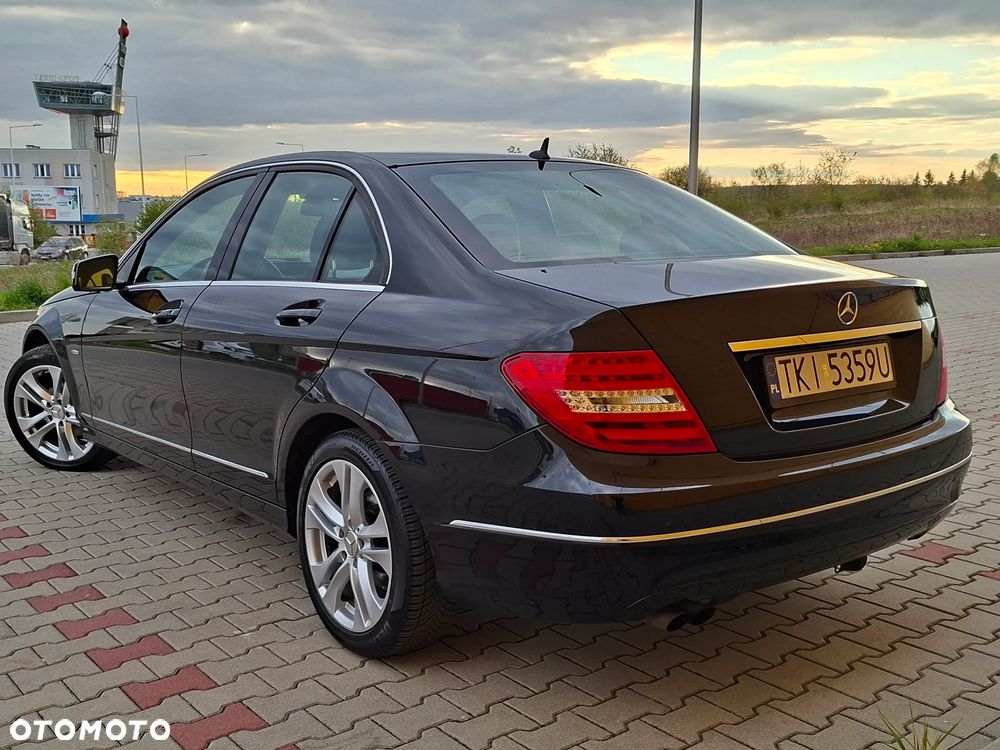 Mercedes-Benz Klasa C 180 CGI BlueEFFICIENCY Avantgarde - 11