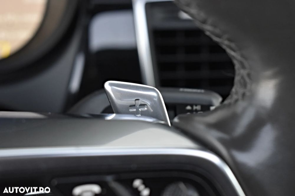 Porsche Macan Turbo PDK - 23