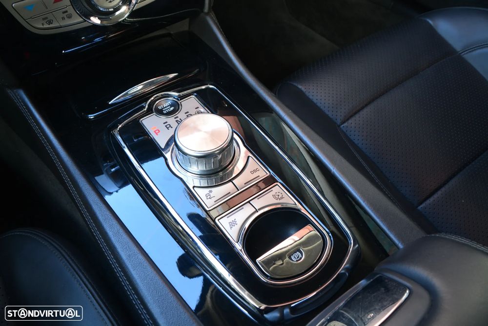 Jaguar XK 5.0 V8 Portfolio - 31
