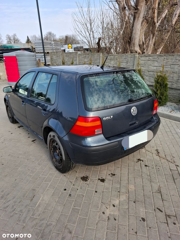 Volkswagen Golf - 1