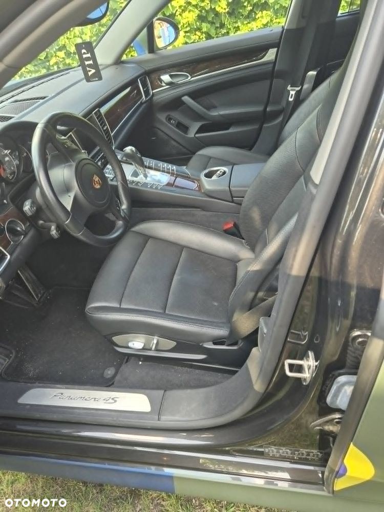 Porsche Panamera 4S - 15