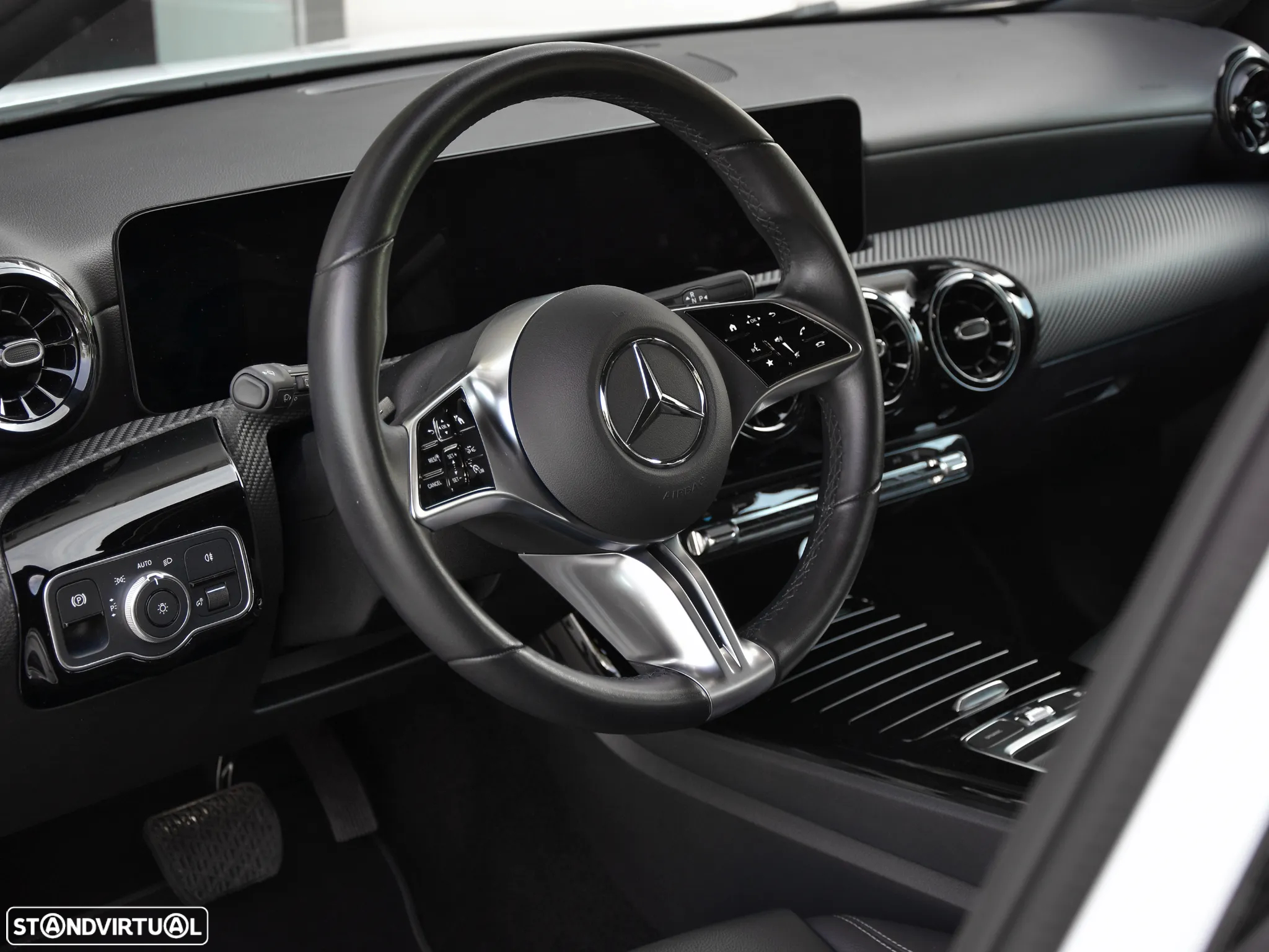 Mercedes-Benz A 250 e - 24