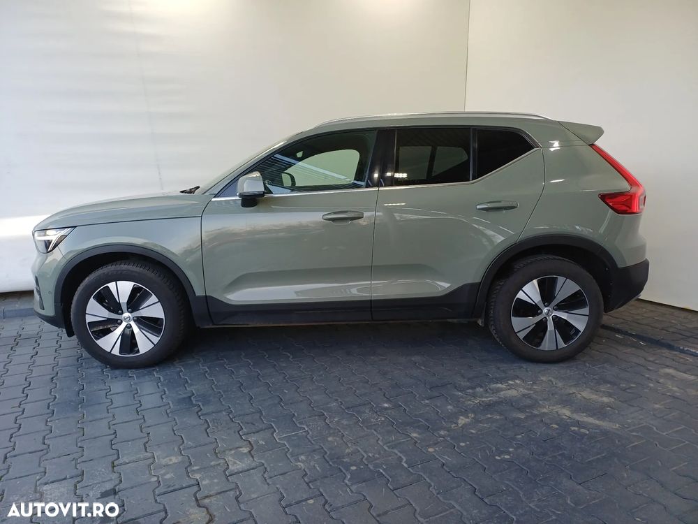 Volvo XC 40 B4 AT8 Mild Hybrid Momentum - 2