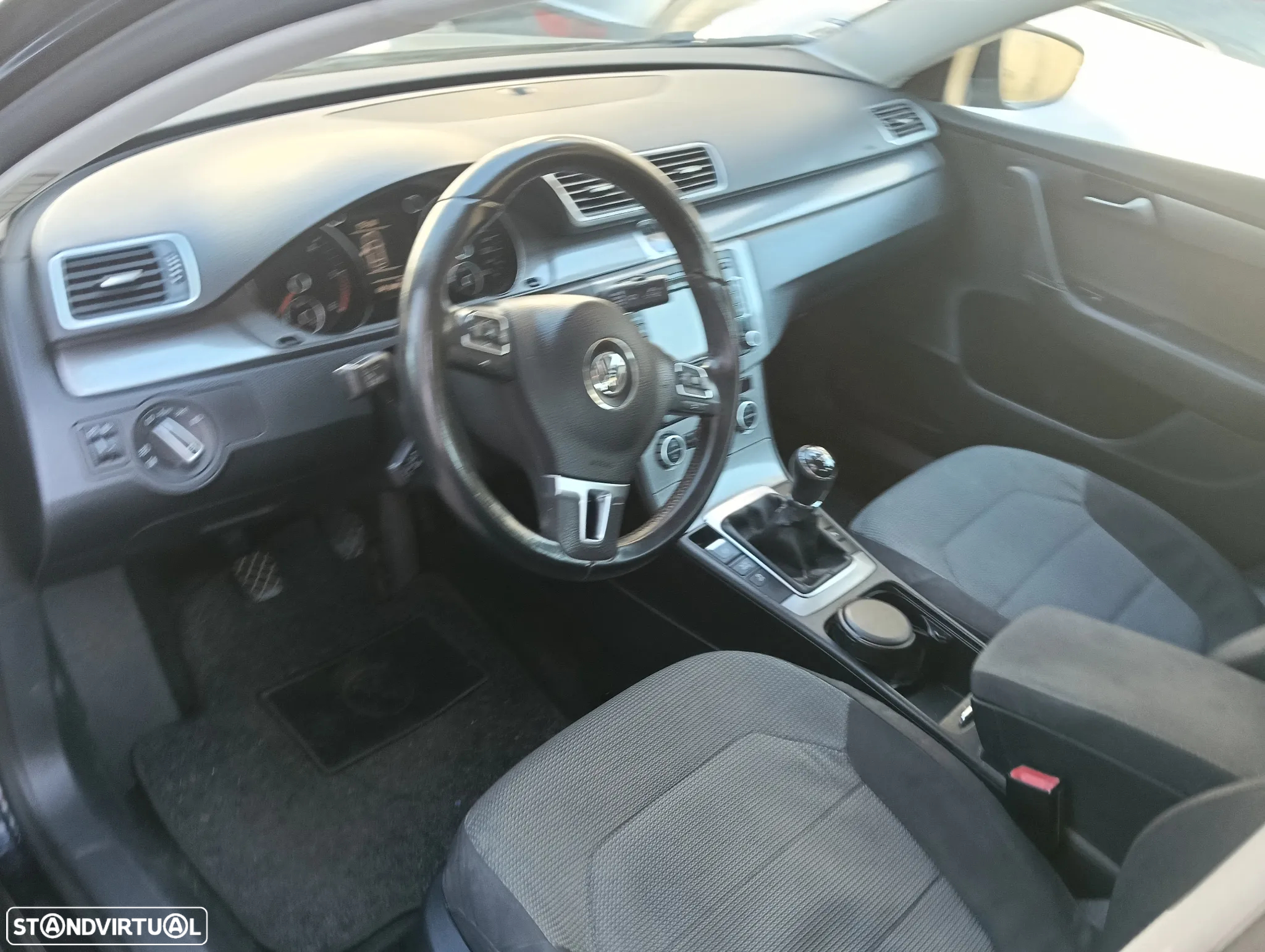VW Passat 1.6 TDI BlueMotion - 14