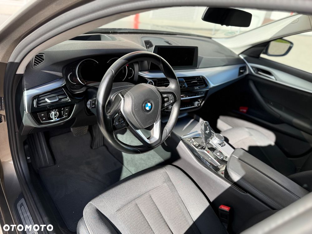 BMW Seria 5 520d Touring - 12