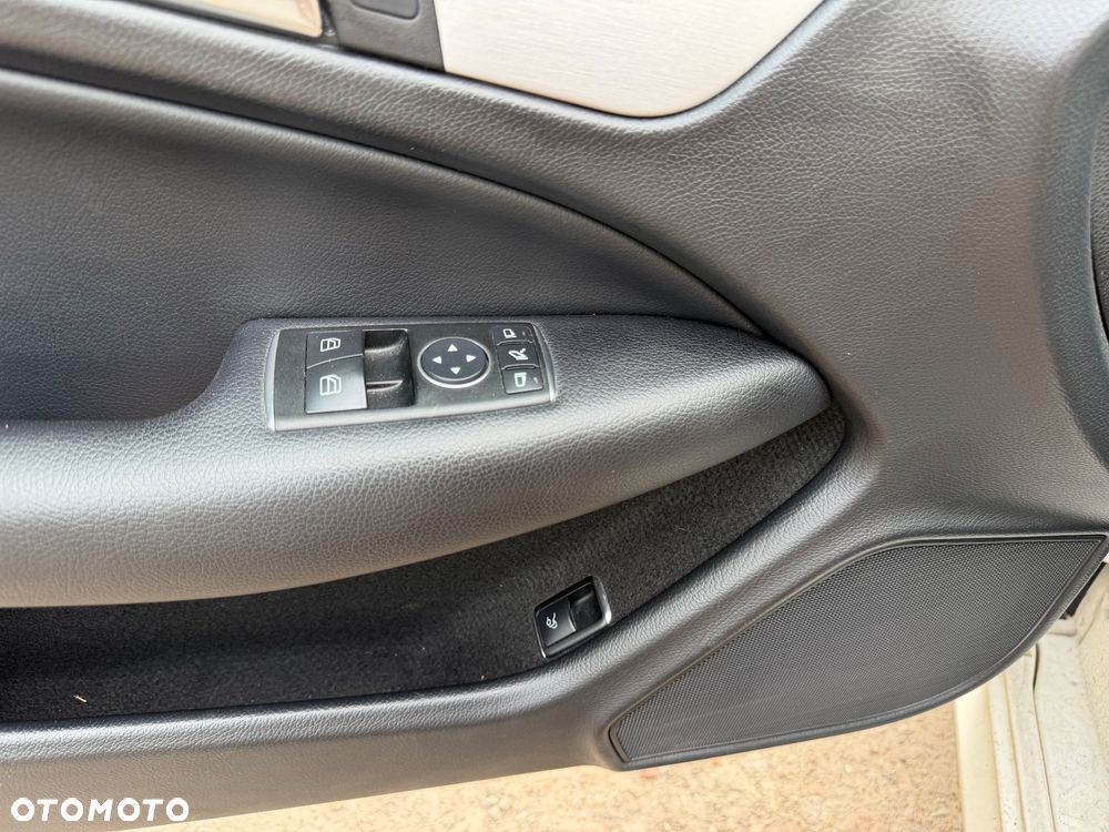 Mercedes-Benz Klasa C 220 CDI DPF BlueEFFICIENCY 7G-TRONIC Edition 1 - 25