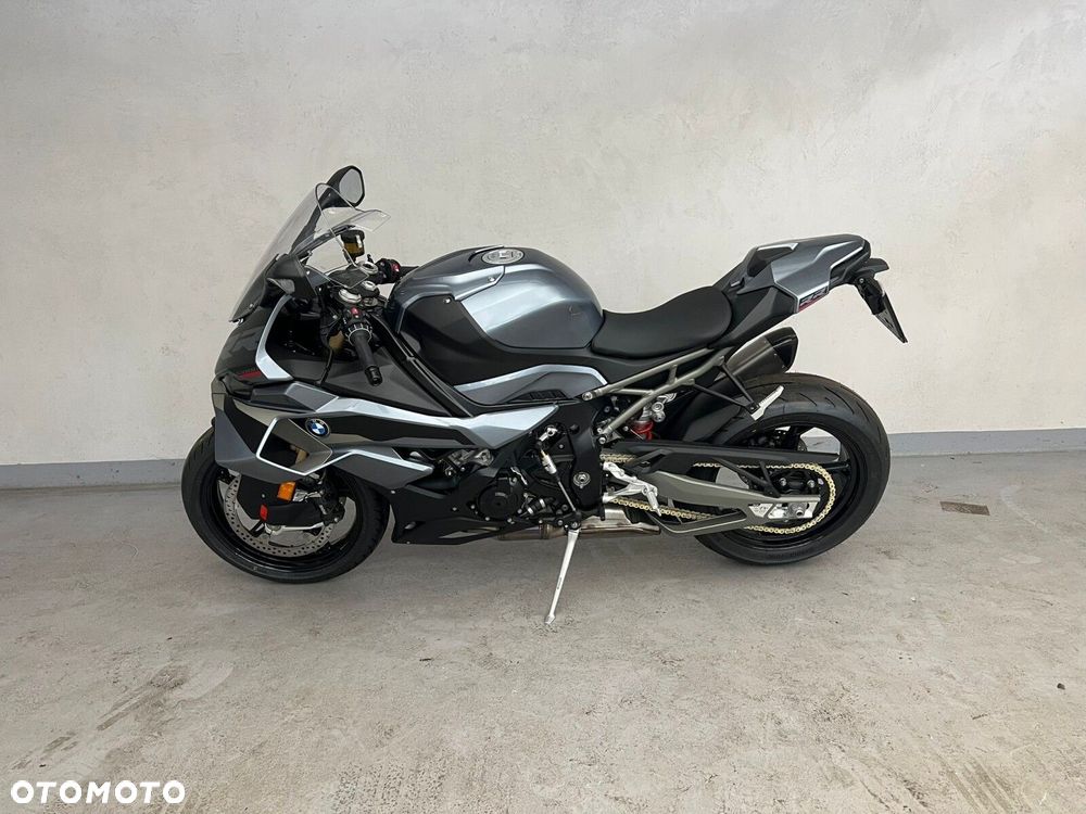 BMW S - 4